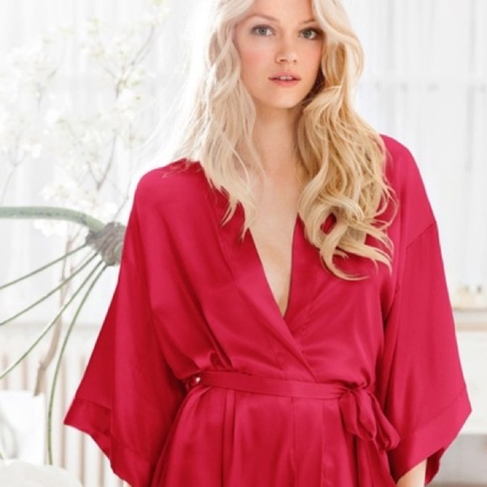 VICTORIAS SECRET RED ROBE
